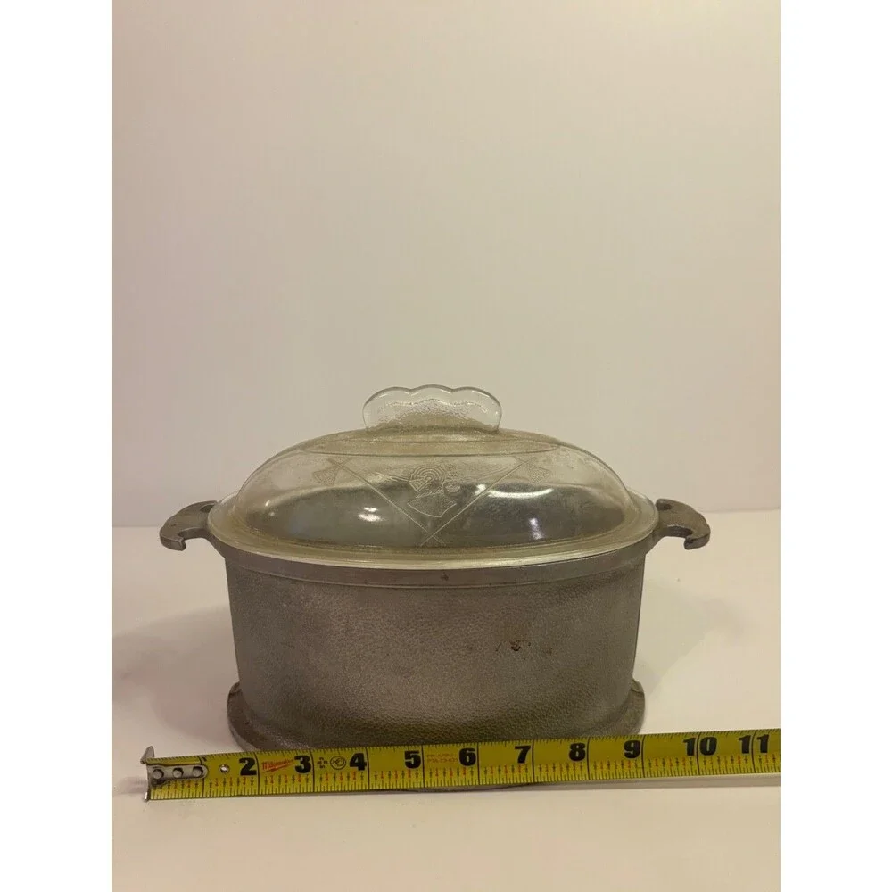 Guardian Service Triangular Casserole Pot Forged Aluminum Heart Shape Glass Lid